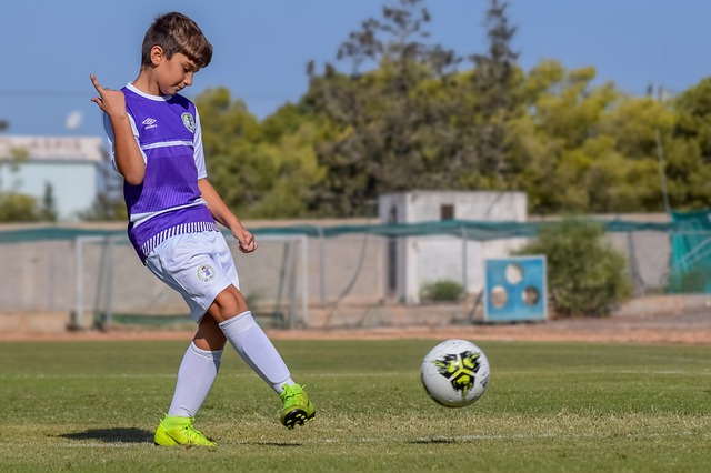 与此相对 与此相对